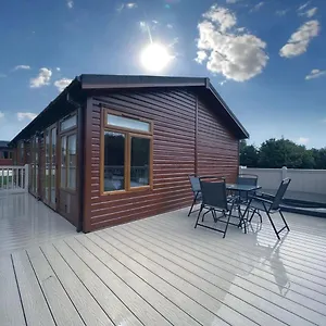  Lodge Chestnut With Hot Tub United Kingdom